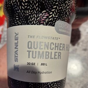 New Stanley Black and Red Tumbler 30 Oz Skecth On Design No Stickers.